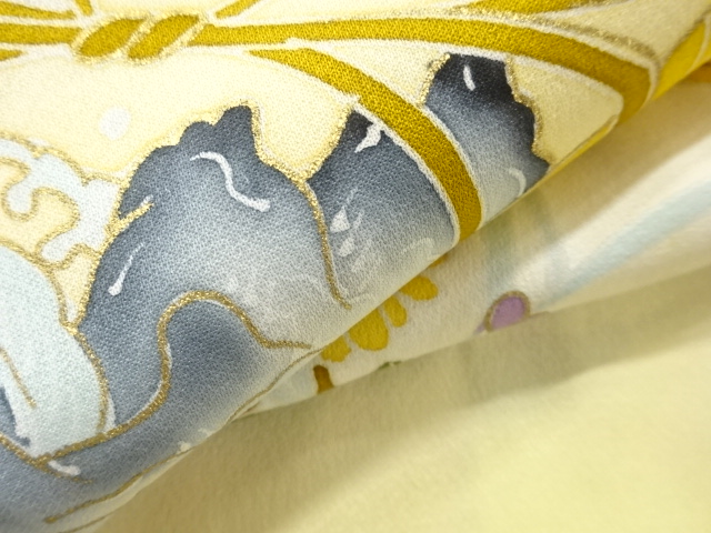  手箱に草花模様訪問着